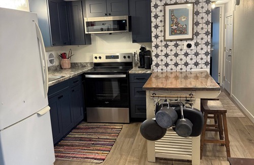 Garden Valley Cabin | Charming 2B-1 B quiet mountain retreat in Terrace Lakes just an hour from Boise.