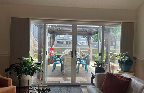 Lenexa House | Charming 2B/1Bth One Level TH -1 mile from I35-15 min. to Dntn KCMO.