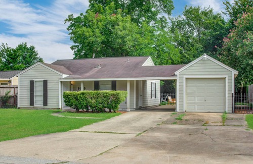 Spring Branch East House | Charming 2BD 1BTH Home in Peaceful Neighborhood