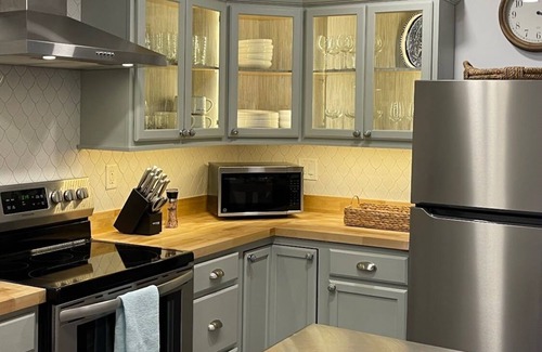 Canandaigua Apartment | Charming! 2BDR -5 min. Walk to Lake Resort or Downtown