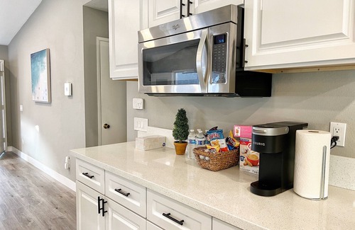 Ontario House | Charming 2bed 1bath Private pool self check-in Medical Center Downtwon Disney
