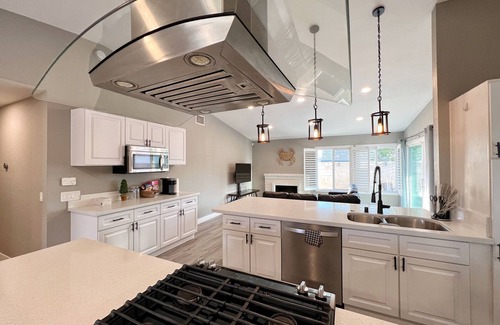 Ontario House | Charming 2bed 1bath Private pool self check-in Medical Center Downtwon Disney