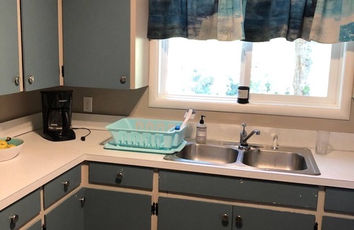 Grants Pass House | Charming 2bed/2bath home with covered deck right on the beautiful Rogue River