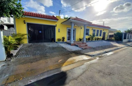 Palmas Apartment | Charming 2Bedroom House-5 Beds-Sleep 10- UNIT 1