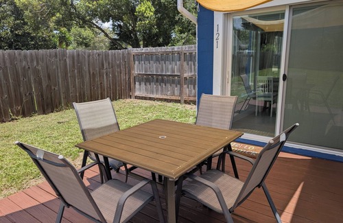 Plantation Estates House | Charming 2BR/1BA retreat in peaceful DeBary, FL. Centrally located!