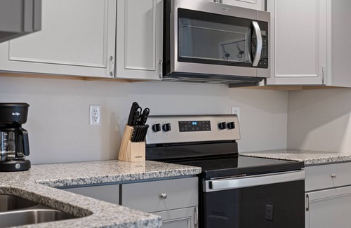 Bowling Green House | Charming 2BR/1BA home Near WKU
