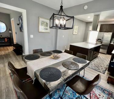Sylvan Hills House | Charming 2BR 2BA 10 min DT Airport by LSP Homes