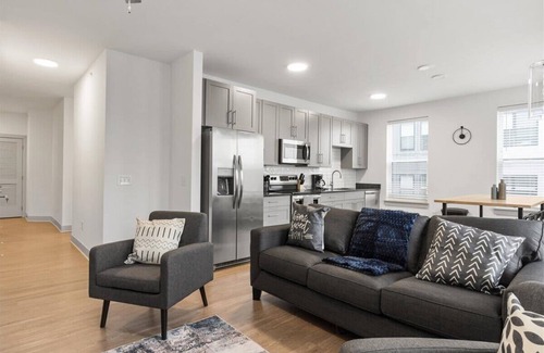 East Walnut HIlls Apartment | Charming 2BR/2BA Suites Near Downtown Cincinnati