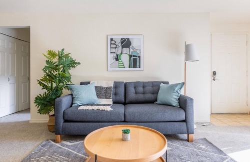 Lake Forest Apartment | Charming 2BR Apartment in Lake Oswego + Pets OK