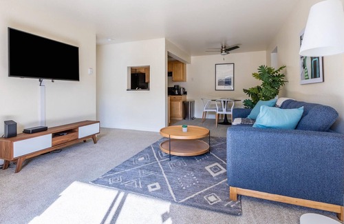 Lake Forest Apartment | Charming 2BR Apartment in Lake Oswego + Pets OK