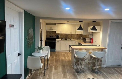 Church Street Apartment | Charming 2BR Apartment – 10 Mins from ATL Airport, Perfect for Long-Term Stays!