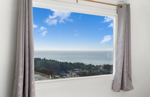Pacifica Apartment | Charming 2BR Coastal Getaway in Pacifica