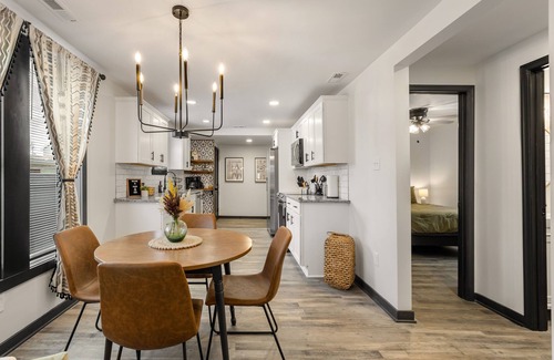Mosby House | Charming 2br Home w/Outdoor Dining & Fenced Yard