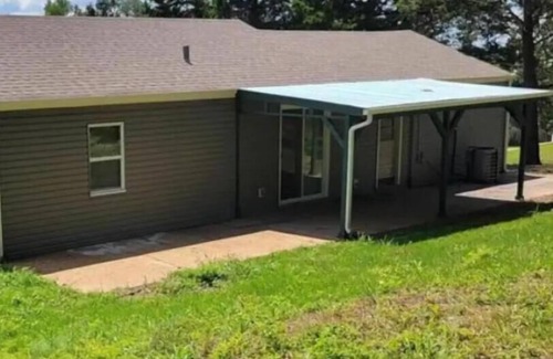Overland House | Charming 2BR home with a garage