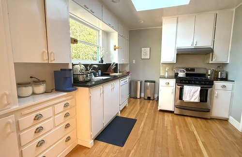 Fair Oaks House | Charming 2BR house/Near Stanford/Meta