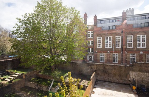 Wapping Apartment | Charming 2BR in Wapping w/City Views, by Blueground