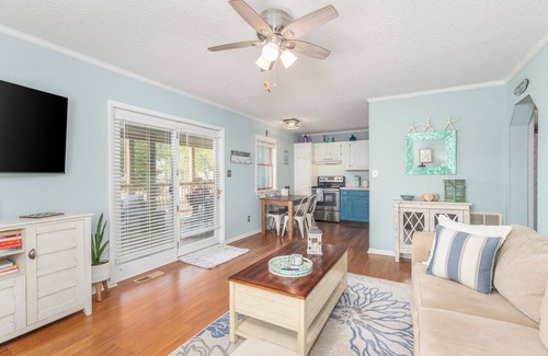 Caine Woods Condo | Charming 2BR l North Ocean City l Large Deck l Walk to the Beach l