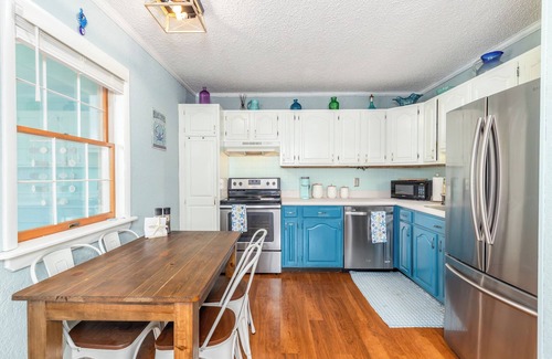 Caine Woods Condo | Charming 2BR l North Ocean City l Large Deck l Walk to the Beach l