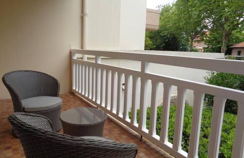 Arcachon Apartment | Charming 2BR Near Beach with Parking and Wifi