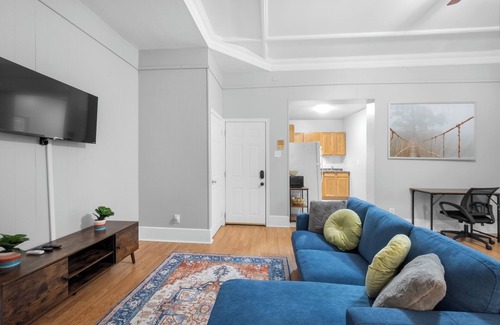 Spruce Hill Apartment | Charming 2BR Near Drexel