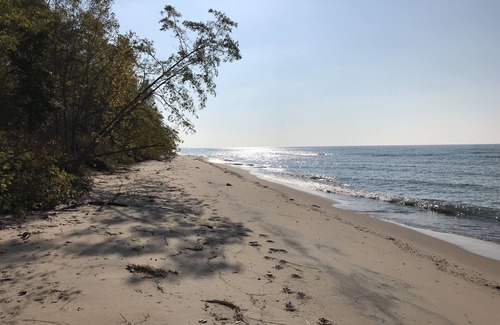 Lake Michigan Beach House | Charming 2BR (Sleeps 4) Coach House w/Lake Michigan Access