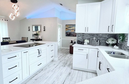 Indian Trails House | Charming 3/2 15 min. To beach , Pet friendly, fully fenced backyard