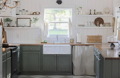 Crawford House | Charming 3/2 Farmhouse Near Fixer Upper and Gathering Oaks