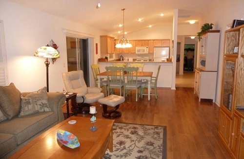 Virginia Trace Villa | Charming 3/2 Virginia Trace Villa, next to Lake Sumter Landing, with golf cart