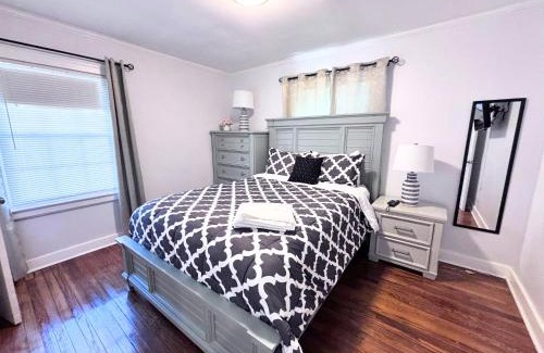 Charlotte House | Charming 3 BDRM in Charlotte - 1 mile to Uptown