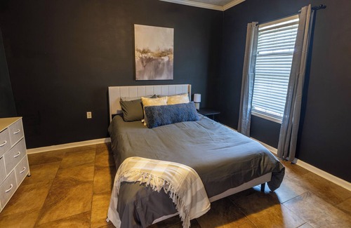 Fondren Apartment | Charming 3 BDRM Unit with ~ Free Parking ~ Wifi