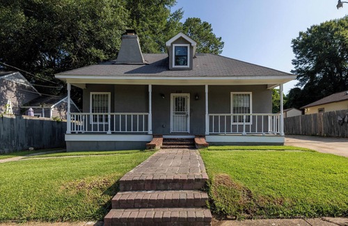 Fondren Apartment | Charming 3 BDRM Unit with ~ Free Parking ~ Wifi