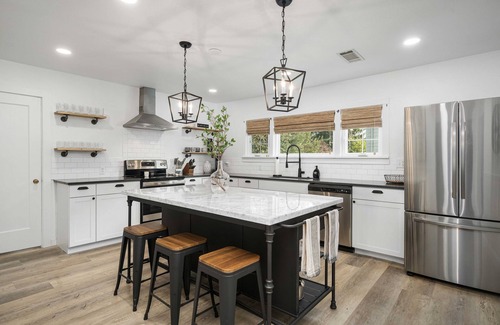 Carlton House | Charming 3 bdrm wine country "farmhouse" . Newly remodeled in downtown Carlton