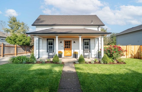 Carlton House | Charming 3 bdrm wine country "farmhouse" . Newly remodeled in downtown Carlton