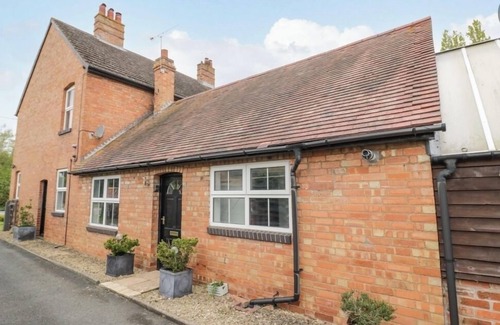 Shelsley Beauchamp House | Charming 3 Bed Home with Garden & Parking near Worcester