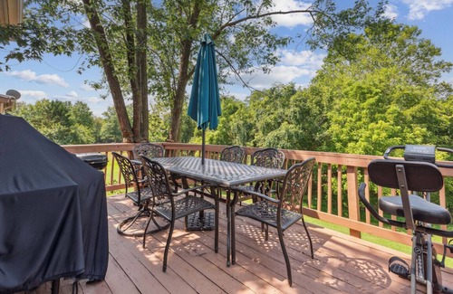 Germantown House | Charming 3-bed, 2.5 baths townhome in Germantown with WiFi, AC, 2 parking.
