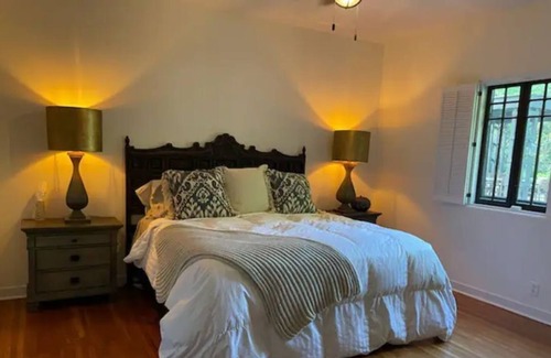 Jackson House | Charming 3 bed 2 bath w/Pool