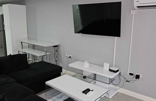 Portmore Apartment | Charming 3-Bed Apartment in Portmore with pool
