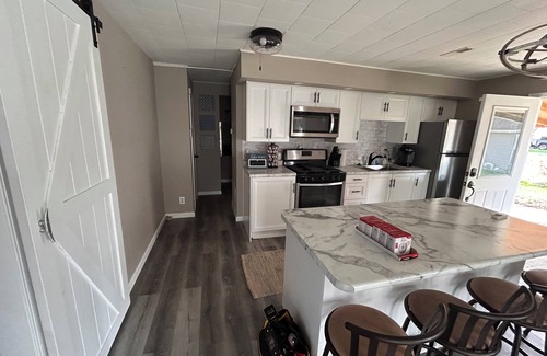 Monticello Cottage | Charming 3-bed cottage with AC, WiFi in Monticello. Lake access and boat lift.