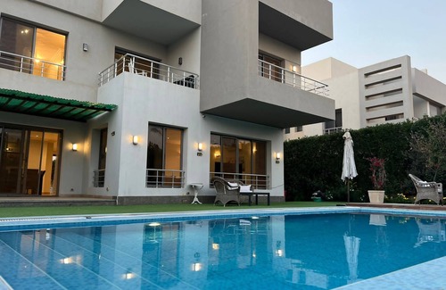 Sheikh Zayed City Villa | Charming 3-bedroom villa with AC, WiFi in tranquil Giza Governorate