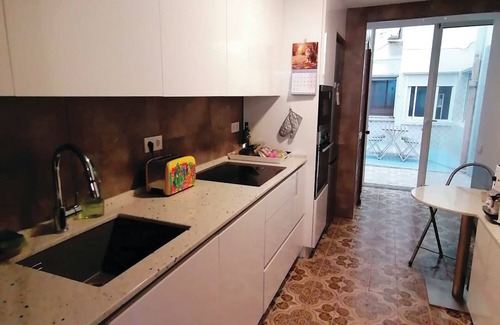 Alicante City Centre Apartment | Charming 3-bedroom apartment with WiFi in fabulous central Alacant/Alicante