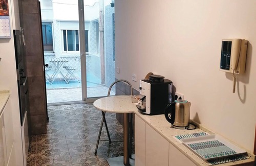 Alicante City Centre Apartment | Charming 3-bedroom apartment with WiFi in fabulous central Alacant/Alicante