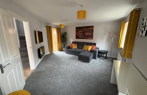 Hartwell House | Charming 3-bed house with Garden- Sleeps 7