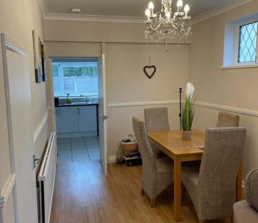 Coalville House | Charming 3-Bed Home Comfortable Stay in Coalville