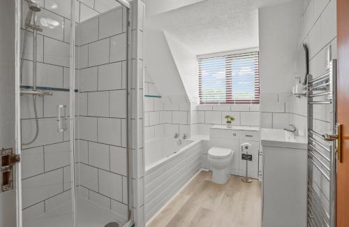 Runham House | Charming 3-Bed House Sleeps 6 in Rural Setting