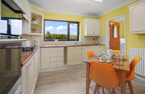 Runham House | Charming 3-Bed House Sleeps 6 in Rural Setting