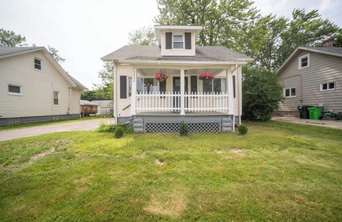 Mayfield Heights House | Charming 3 bedroom, 2.5 bath home