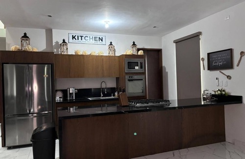 Monterrey House | Charming 3-bedroom house in nice Mitras Poniente with WiFi, AC