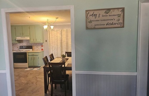 Elizabeth City House | Charming 3-bedroom house with AC and WiFi near Downtown Elizabeth City