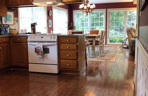 Laurel Springs House | Charming 3-bedroom home in Laurel Springs with view over the Blue Ridge Parkway