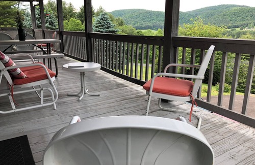 Laurel Springs House | Charming 3-bedroom home in Laurel Springs with view over the Blue Ridge Parkway